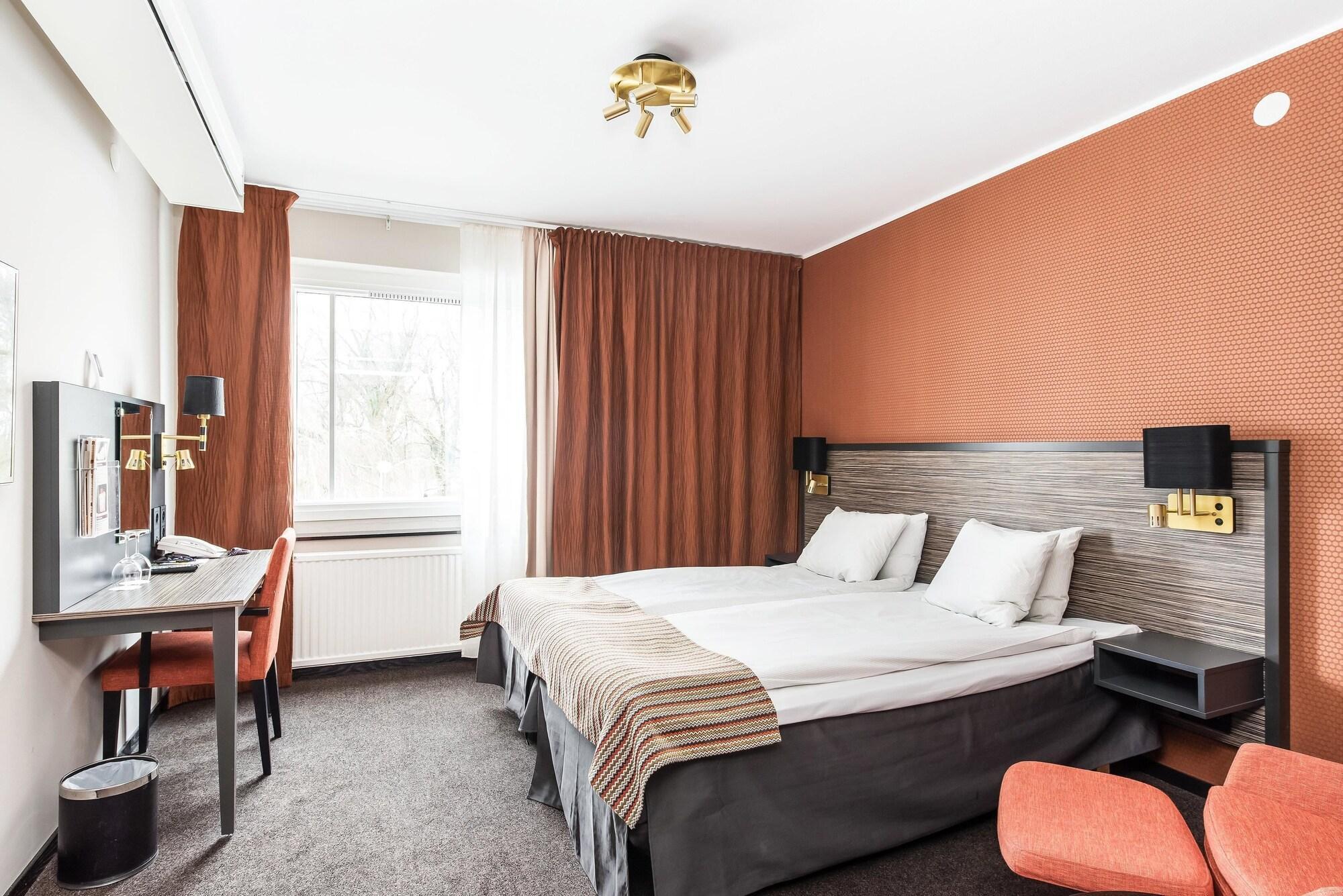 Home Hotel Slottsparken Линшьопинг Екстериор снимка