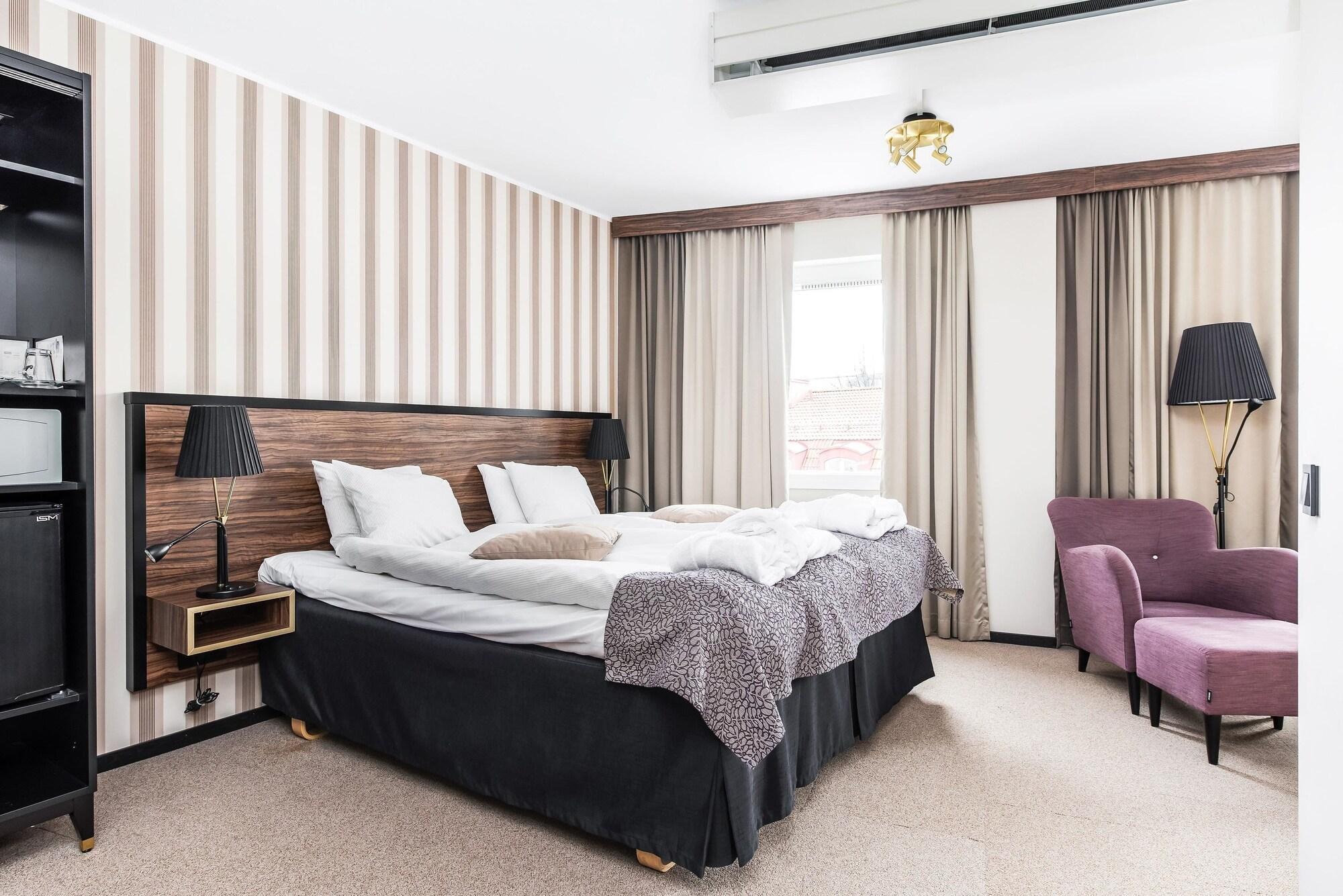 Home Hotel Slottsparken Линшьопинг Екстериор снимка