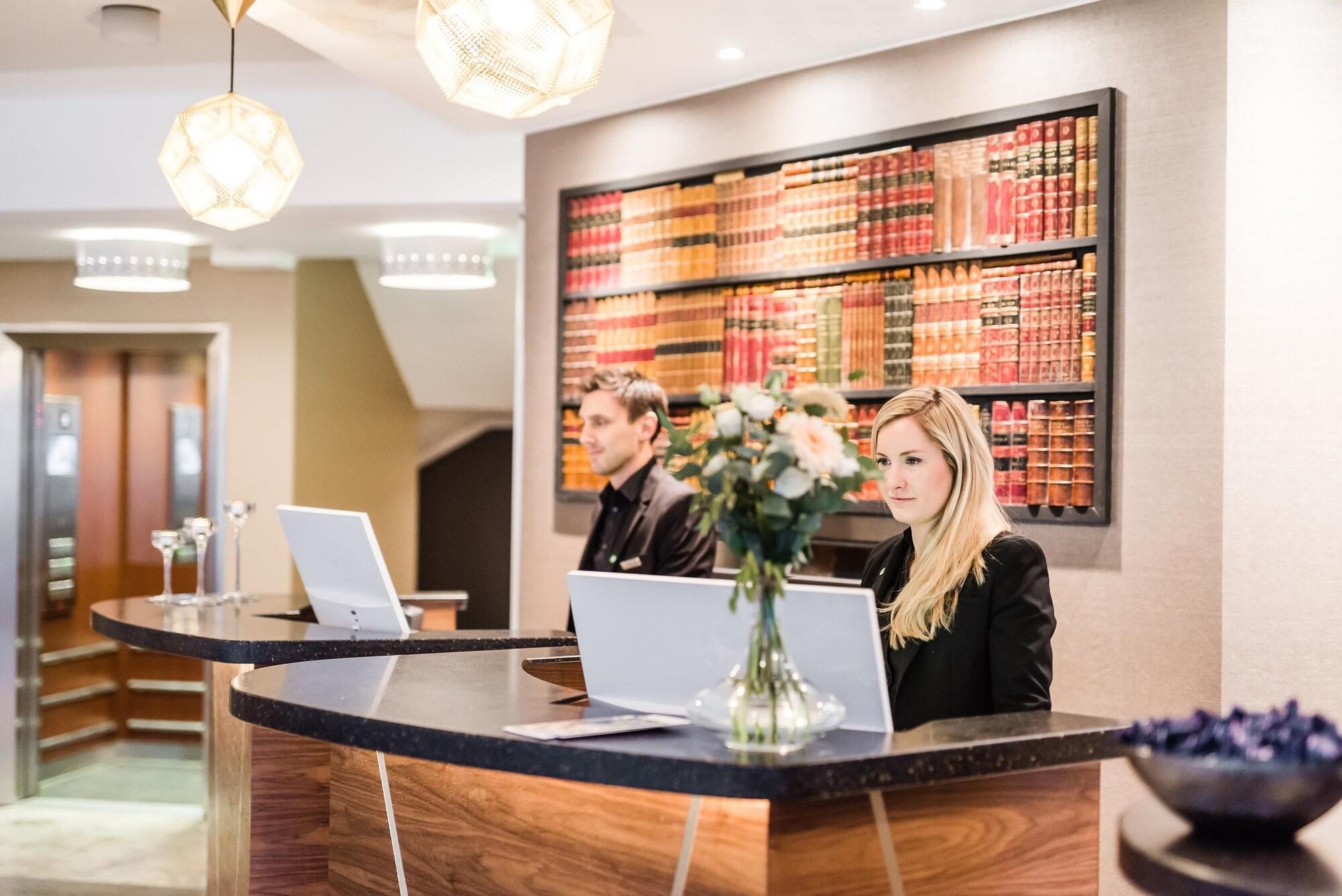 Home Hotel Slottsparken Линшьопинг Екстериор снимка