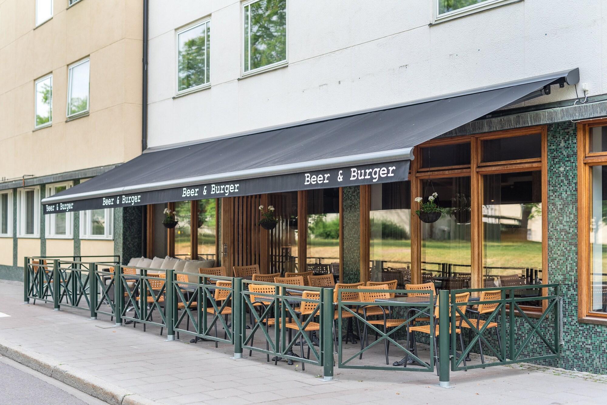 Home Hotel Slottsparken Линшьопинг Екстериор снимка