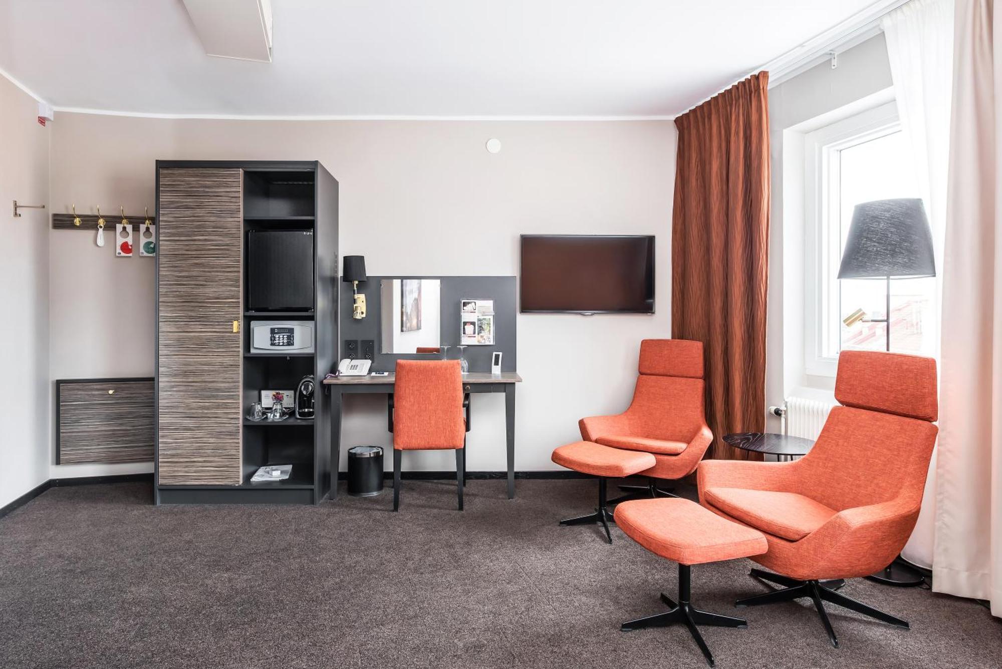 Home Hotel Slottsparken Линшьопинг Екстериор снимка