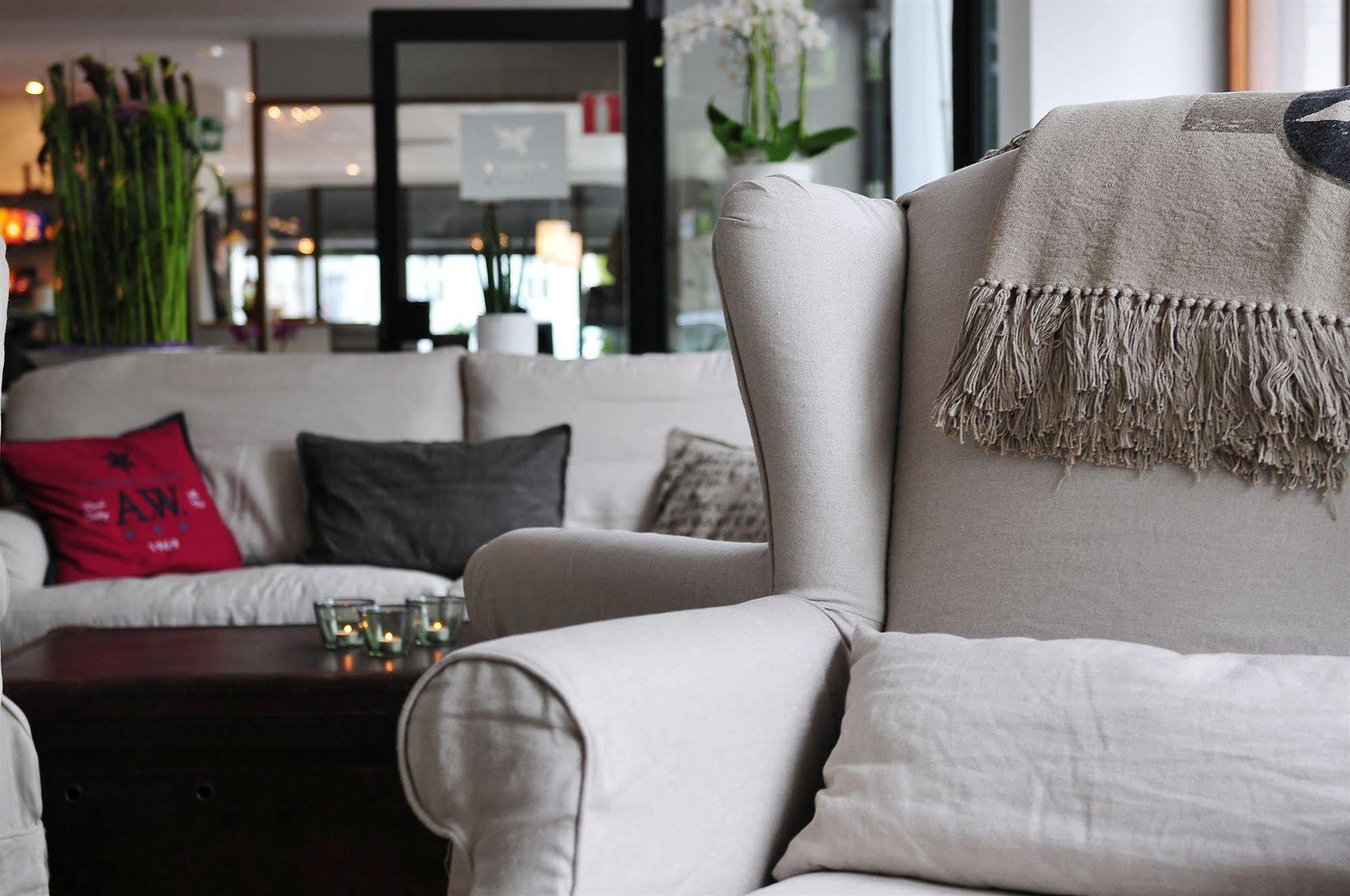 Home Hotel Slottsparken Линшьопинг Екстериор снимка